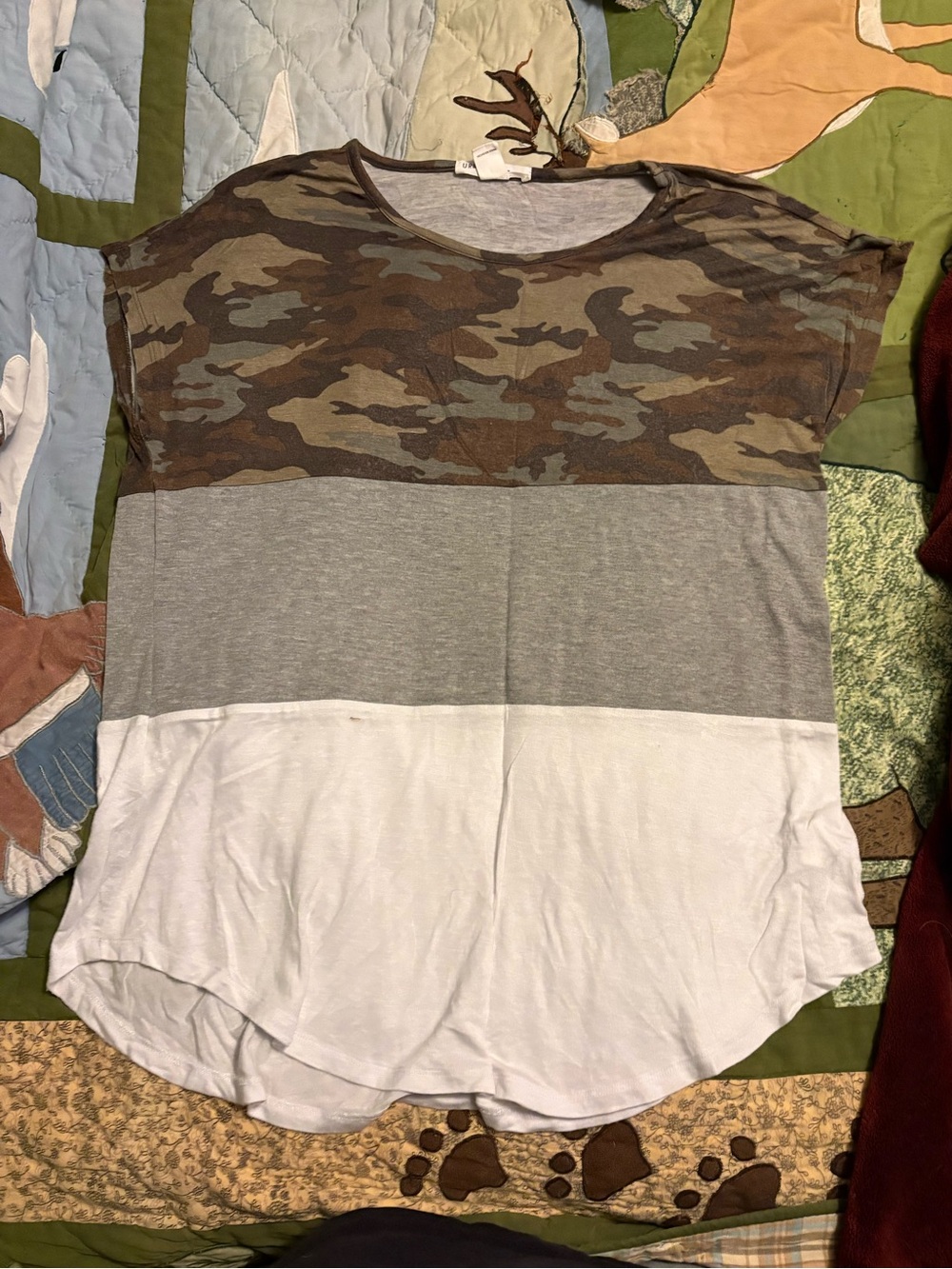 Women’s Colorblock Camo Short Sleeve Tee - White/Gray/Olive